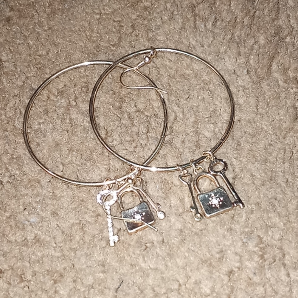 Color gold earrings.